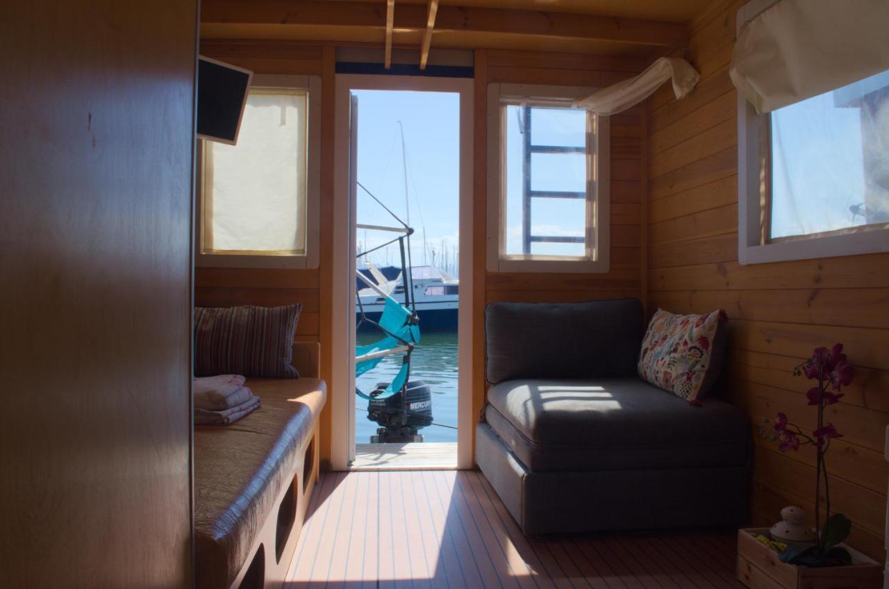 ホテル Houseboat カリアリ エクステリア 写真