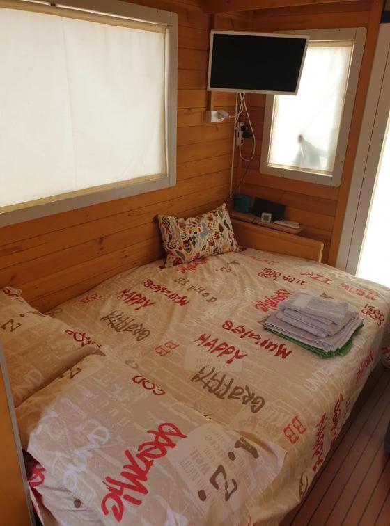 ホテル Houseboat カリアリ エクステリア 写真